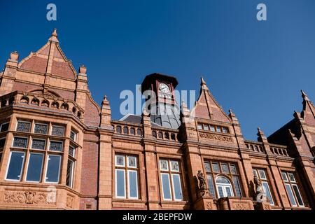 MERTHYR TYDFIL, WALES - 13. APRIL 2020 - das Rote Haus, Merthyr Tydfil. Stockfoto