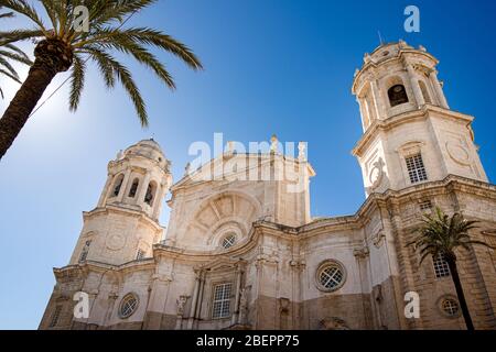 die kathedrale von cathédrale am blauen Himmel Stockfoto