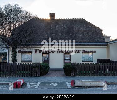 Friseur Neuner. Friseur in denkmalgeschützter Wohnanlage um 1795, alt Rudow 50, Rudow-Berlin, Neukölln, Deutschland Stockfoto