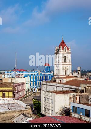 Blick Richtung Nuestra Senora De La Merced Kirche und Plaza de los Trabajadores, Camaguey, Camaguey Provinz, Kuba Stockfoto