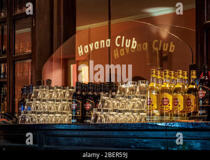 Rum Flaschen, Havana Club Rum Museum, Interieur, La Habana Vieja, Havanna, La Habana Provinz, Kuba Stockfoto