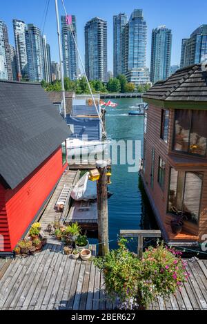 Seevögeldorf, schwimmende Häuser auf Granville Island in Vancouver, British Columbia, Kanada Stockfoto