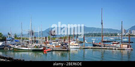 Alte Holzboote im Hafen von Vancouver, British Columbia, Kanada Stockfoto