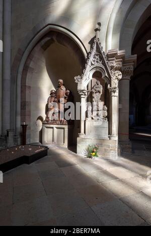 14. April 2020, Sachsen-Anhalt, Magdeburg: Blick auf die Magdeburger Gedenkstätte. Das Antikriegsdenkmal wurde 1929 von Ernst Barlach zur Erinnerung an die Gefallenen des Ersten Weltkriegs geschaffen. Foto: Stephan Schulz/dpa-Zentralbild/ZB Stockfoto