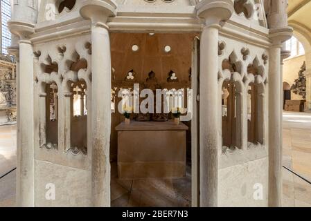14. April 2020, Sachsen-Anhalt, Magdeburg: Die Grabeskapelle mit Königin Editha und Kaiser Otto im Magdeburger Dom. Foto: Stephan Schulz/dpa-Zentralbild/ZB Stockfoto