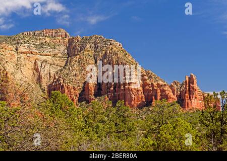 Die steigenden Felsen in der Wüste in der Nähe von Sedona, Arizona Stockfoto