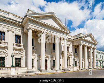 Ehemaliges Rathaus, heute Jose Marti Bibliothek, Parque Vidal, Santa Clara, Villa Clara Provinz, Kuba Stockfoto