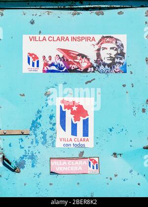 Revolutionäre Aufkleber in Santa Clara, Provinz Villa Clara, Kuba Stockfoto