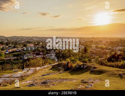 Stadtbild bei Sonnenuntergang von Loma del Capiro, Santa Clara, Provinz Villa Clara, Kuba Stockfoto