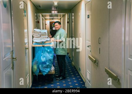 Lächelnd filippino cew von einem Kreuzfahrtschiff, philippinische Crew, Schiffe Crew, Handelsmarine, passagierschiff Crew, Kreuzfahrtschiff job, pradeep Subramanian Stockfoto