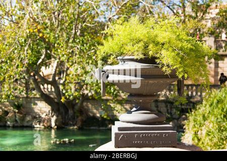 Barcelona, Spanien - 23. Februar 2020: Brunnen im Parc de la Ciutadella von Josep Fontsere namens Cascada. Der Parc de la Ciutadella liegt im Park am Nordheaster Stockfoto