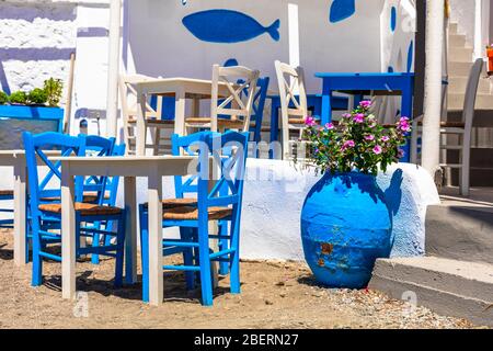 Traditionelle Taverne auf der Insel Astypalea, Griechenland. Stockfoto