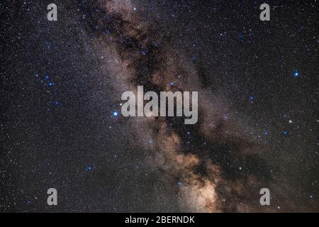Aquila, Serpens und Ophiuchus im Sommerhimmel der Milchstraße. Stockfoto