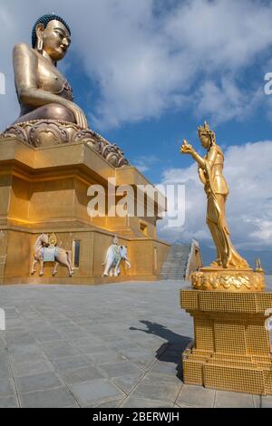 Bhutan, Thimphu. Kuensel Phodrang aka Buddha Point, Heimat der größten Buddha-Statue des Landes. Goldene Bodhisattva-Statue. Stockfoto