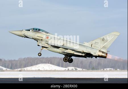 Italian Air Force Eurofighter Typhoon während NATO Baltic Air Policing, Estland. Stockfoto