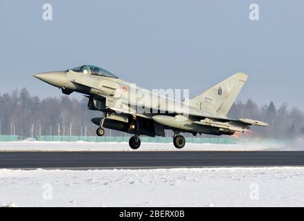 Italian Air Force Eurofighter Typhoon während NATO Baltic Air Policing, Estland. Stockfoto