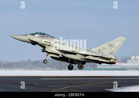 Italian Air Force Eurofighter Typhoon während NATO Baltic Air Policing, Estland. Stockfoto