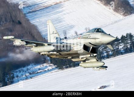 Italian Air Force Eurofighter Typhoon während NATO Baltic Air Policing, Estland. Stockfoto