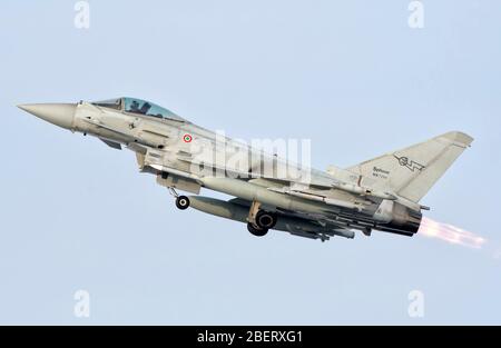 Italian Air Force Eurofighter Typhoon während NATO Baltic Air Policing, Estland. Stockfoto