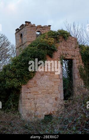 Ruinen der Airth Old Parish Church, Airth Castle, Falkirk, Schottland. Stockfoto