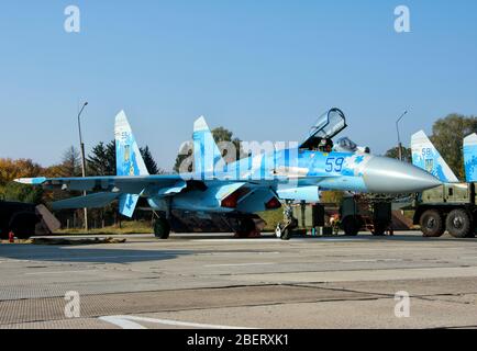 Ukrainische Luftwaffe Su-27 während der Übung Klarer Himmel in der Ukraine. Stockfoto