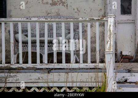 Vernachlässigte alte Veranda Stockfoto