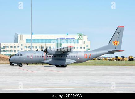 Kazakhstan Air Force Casa-235 während KADEX 2018, Kasachstan. Stockfoto