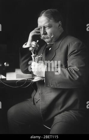 William Howard Taft am Telefon erhält Nachrichten von seiner Nominierung. Stockfoto