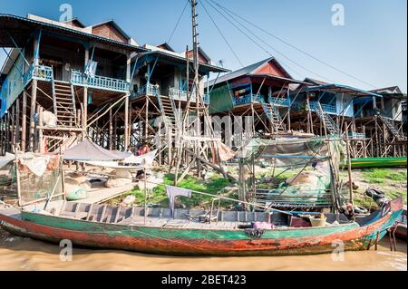 Aufnahmen der unglaublichen Häuser auf Stelzen im schwimmenden Dorf Kampong Phluk in der Nähe von Siem Reap, Kambodscha. Stockfoto