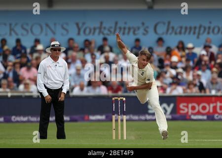 LEEDS, UK - 1. JUNI Sam Curran aus England Bowling am ersten Tag des zweiten Nat West Test Match zwischen England und Pakistan im Headingley Cricket Ground, Leeds am Freitag, 1. Juni 2018. (Quelle: Mark Fletcher, Mi News) Stockfoto