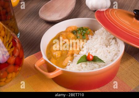 Mahlzeit von Shrimp Bobo mit Reis und Schnittlauch Stockfoto