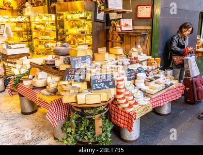 Borough Market mit nicht identifizierten Menschen in Southwark, Central London Stockfoto