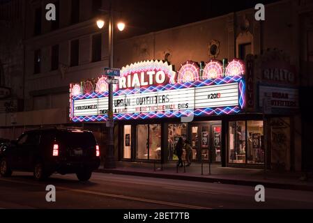 Iconic Rialto Theater im Los Angeles Broadway Theater District jetzt ein Urban Outfitters store. Editorial, Exklusive Stockfoto