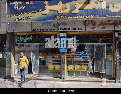 Jamshidian Zitronensaft Shop verkauft Faloodeh oder Paloodeh Shop in Shiraz, Fars Provinz, Iran, Persien, Naher Osten. Stockfoto