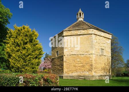 Großbritannien, South Yorkshire, Doncaster, Barnburgh Hall Dovecote Stockfoto