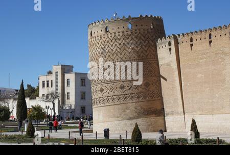 Schiefe Turm der Arg von Karim Khan oder Karim Khan Zitadelle in Shiraz, Fars Provinz, Iran, Persien, Mittlerer Osten Stockfoto