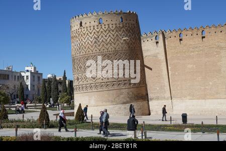 Schiefe Turm der Arg von Karim Khan oder Karim Khan Zitadelle in Shiraz, Fars Provinz, Iran, Persien, Mittlerer Osten Stockfoto