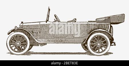 Klassischer Tourenwagen in Seitenansicht. Illustration nach einem historischen Stich aus dem frühen 20. Jahrhundert Stock Vektor