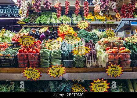 Gemüsemarkt am Mercato Delle Erbe in Bologna, Hauptstadt und größte Stadt der Emilia Romagna in Norditalien Stockfoto