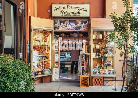 Antica Formaggeria Bernadi Shop neben Mercato Delle Erbe Lebensmittelmarkt in Bologna, Hauptstadt und größte Stadt der Emilia Romagna Region in Italien Stockfoto