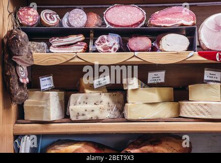 Antica Formaggeria Bernadi Shop neben Mercato Delle Erbe Lebensmittelmarkt in Bologna, Hauptstadt und größte Stadt der Emilia Romagna Region in Italien Stockfoto