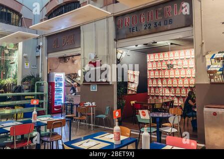 Bars am Mercato Delle Erbe Lebensmittelmarkt in Bologna, Hauptstadt und größte Stadt der Emilia Romagna Region in Norditalien Stockfoto