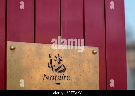 Notar Schild goldenes Logo Eingang Gebäude Büro für französisch Notar Stockfoto