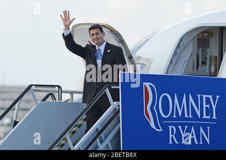 WEST PALM BEACH - OKTOBER 19: Vize-Präsidentschaftskandidat Paul Ryan kommt am 19. Oktober 2012 am Palm Beach International Airport in West Palm Beach an Stockfoto