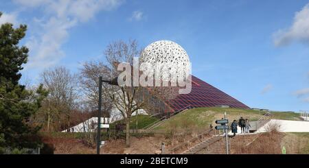 Poitiers, Nouvelle Aquitaine / Frankreich - 03-02-2019 : der Freizeitpark Futuroscope befindet sich in Chasseneuil-du-Poitou in der Nähe von Poitiers. Dieser Freizeitpark Stockfoto