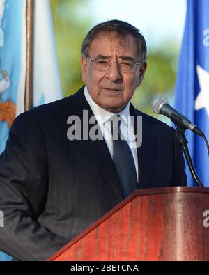 MIAMI, FL - 19. NOVEMBER: Sec of Defense Leon Panetta nimmt an der Zeremonie zum Befehlswechsel beim US Southern Command am 19. November 2012 in Homestead, Stockfoto