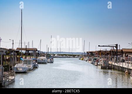 Andernos Nouvelle Aquitaine / France - 03 28 2019 : Hafen von Andernos-les-bains in der Gironde Arcachon Bucht Frankreich Stockfoto