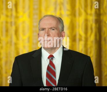 WASHINGTON DC - 7. JANUAR: Präsident Obama lacht mit dem Kandidaten für die Verteidigungsminister, Senator Chuck Hagel (links) und dem scheidenden Verteidigungsminister Leon Pa Stockfoto