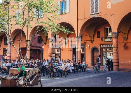 Piccolo E Sublime Bar an der Piazza Giuseppe Verdi in Bologna, Hauptstadt und größte Stadt der Emilia Romagna in Norditalien Stockfoto