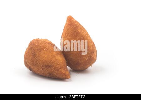 Brasilianisches Huhn Coxinha isoliert auf weißem Hintergrund Stockfoto